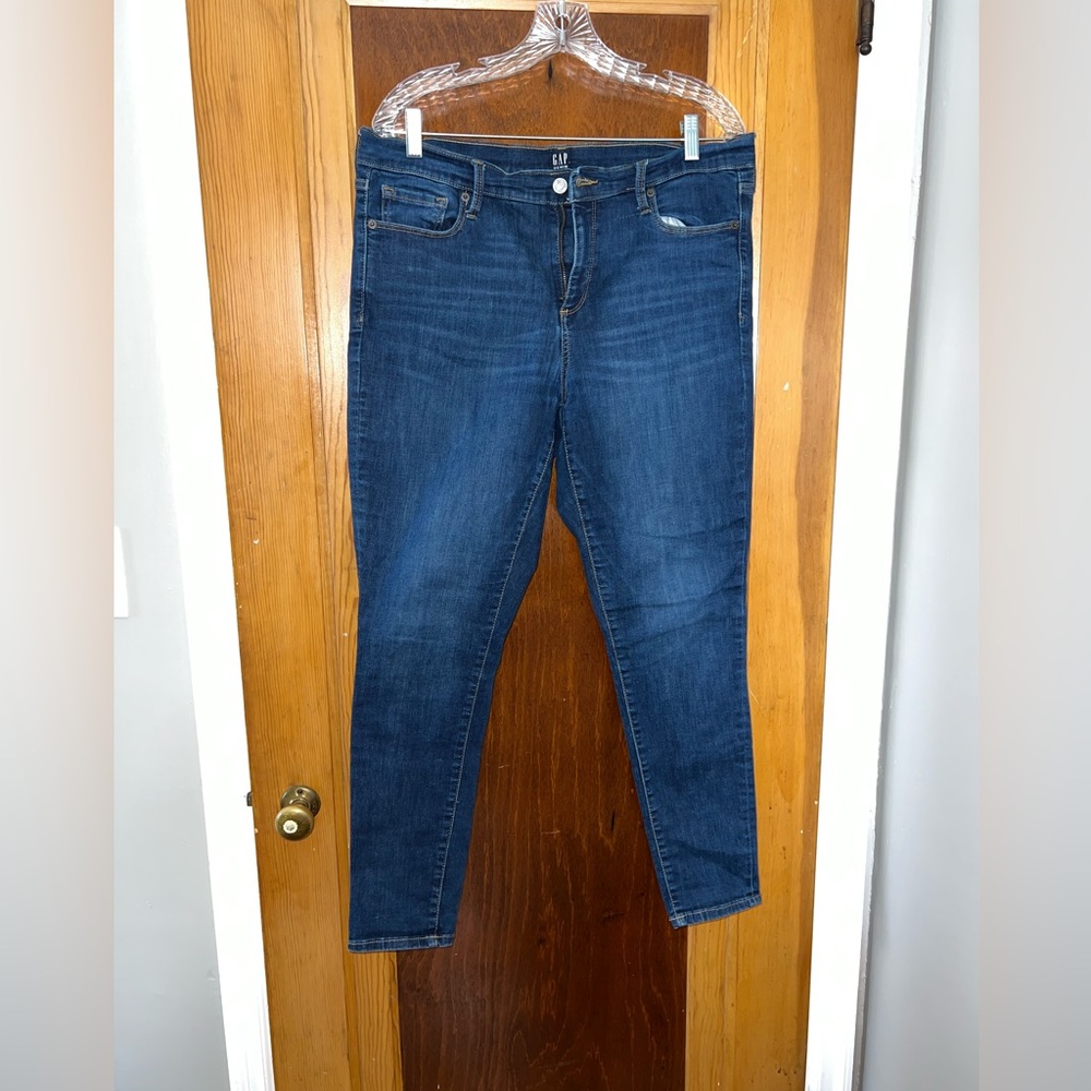 Gap medium wash true skinny jeans